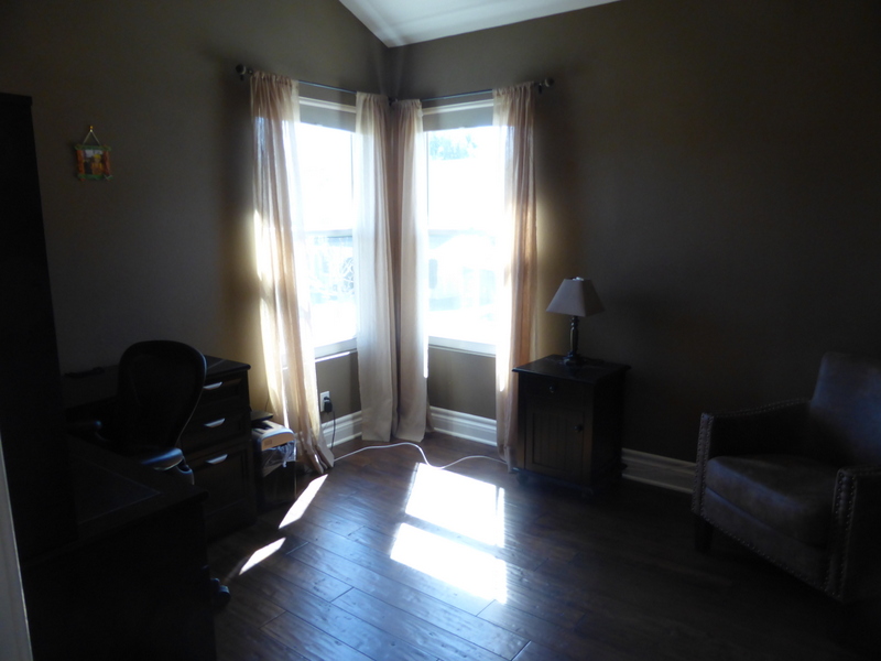 21 - upstairs bedroom