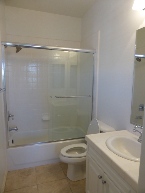 23 - en suite bath